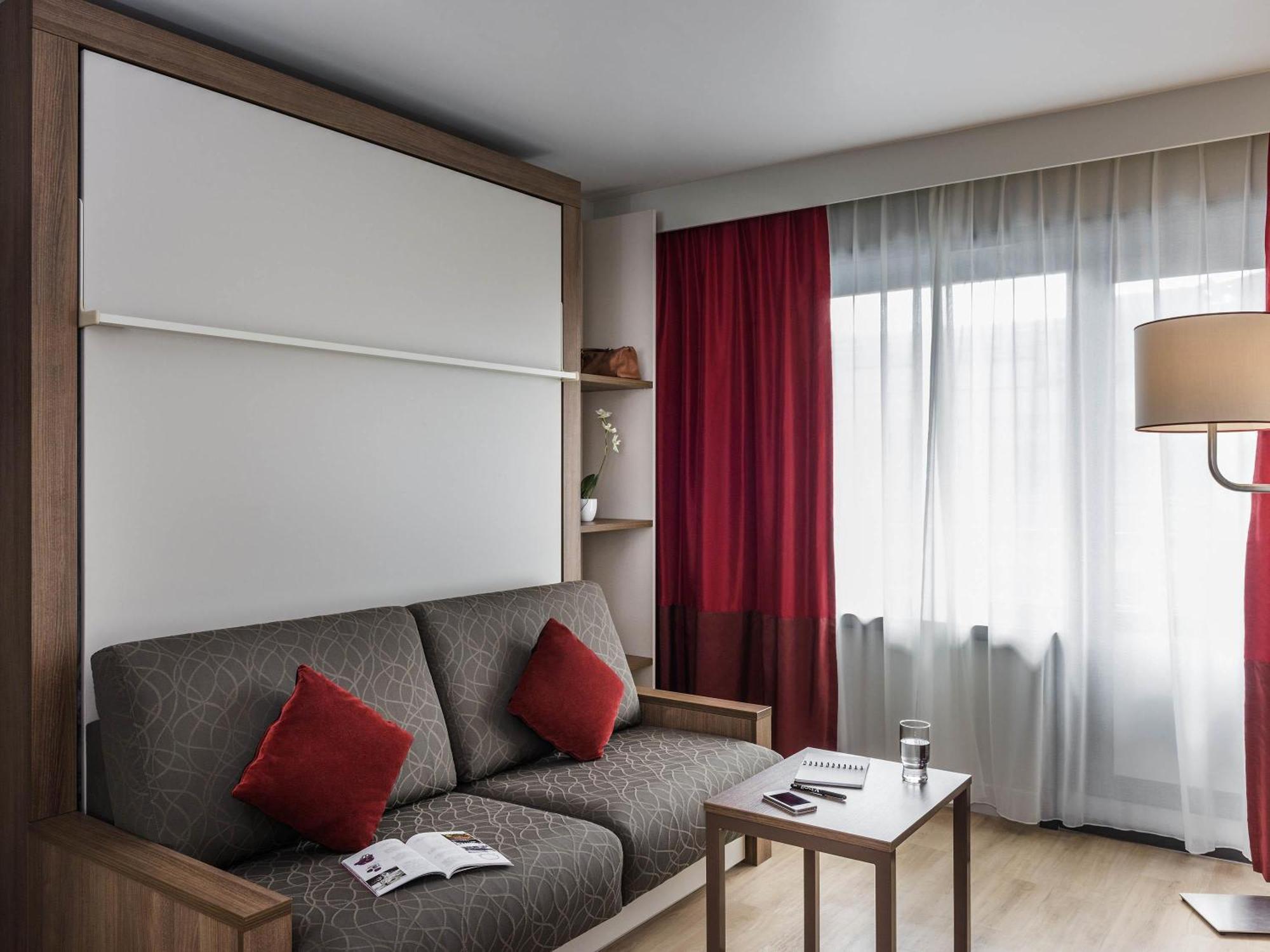 Studio,1729988175:JPEG